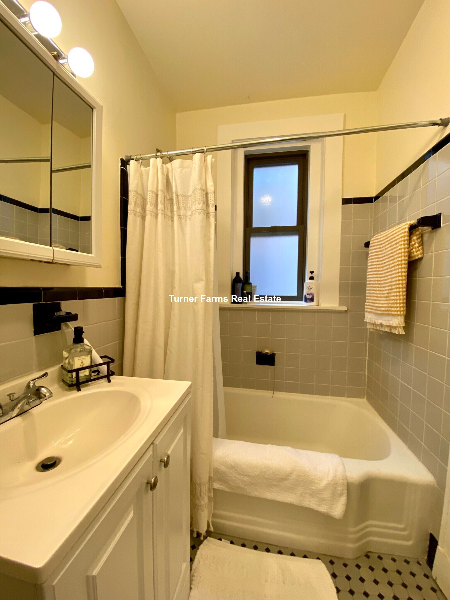 Building Photo - 1463 Beacon St