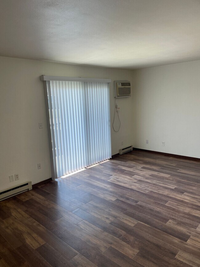 Building Photo - 4604 Governors Dr