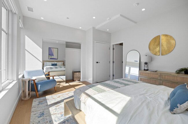 Building Photo - 693 Sutter St