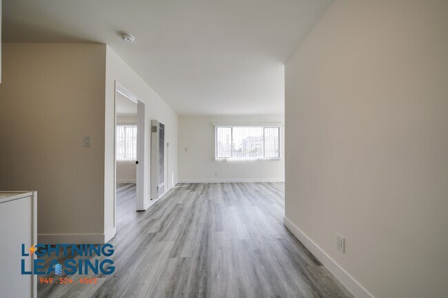 Building Photo - 842 S Carondelet St