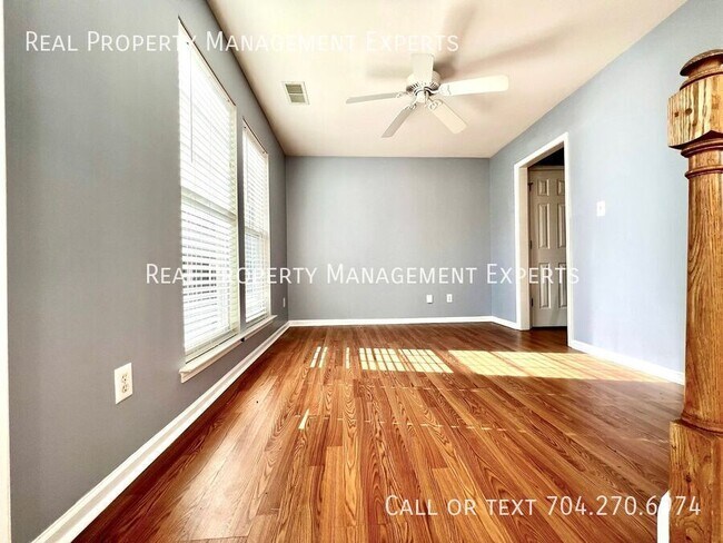 Building Photo - 9902 Redbud Tree Ct