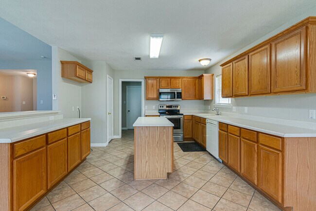 Building Photo - 6718 Valley Branch Dr