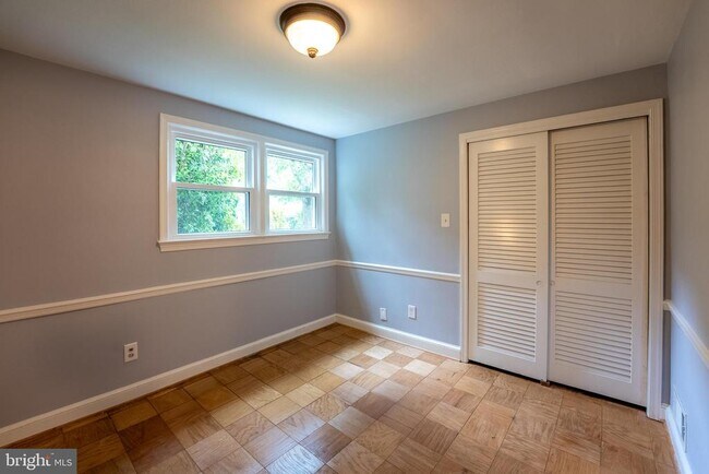 Building Photo - 6438 Woodville Dr