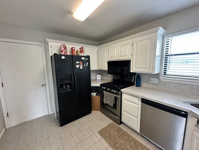 Building Photo - Charming 3 Bed, 2 Bath 2-Story Home in Moore!