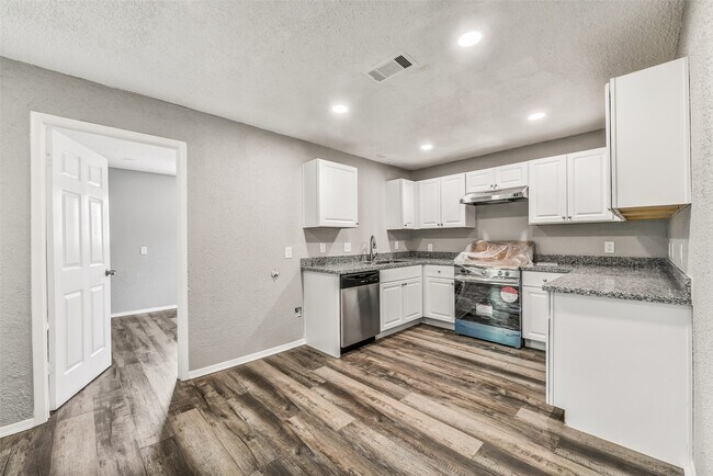 Building Photo - 405 Cherry St