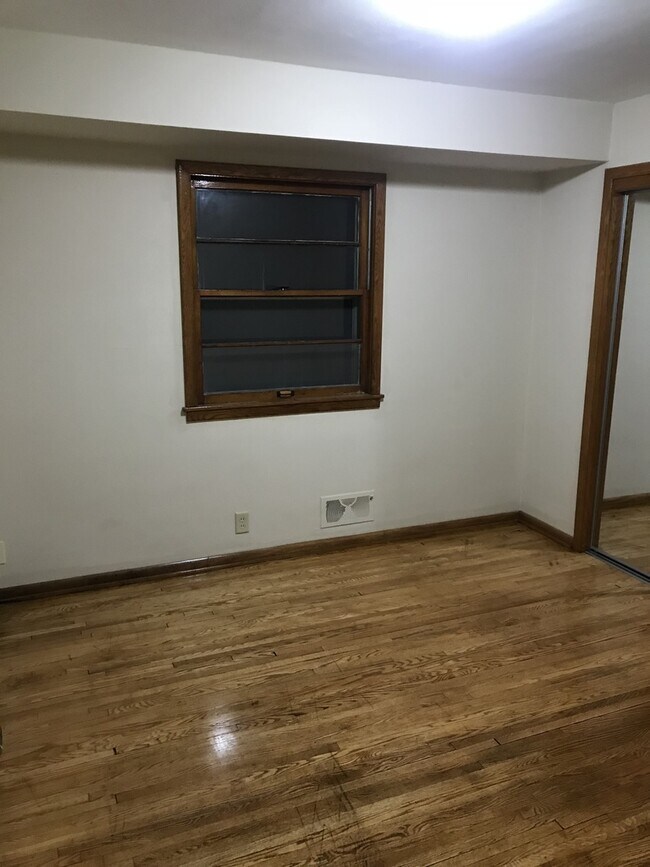 Building Photo - Ready to go 4 Bedroom 2 Bath Home in South...