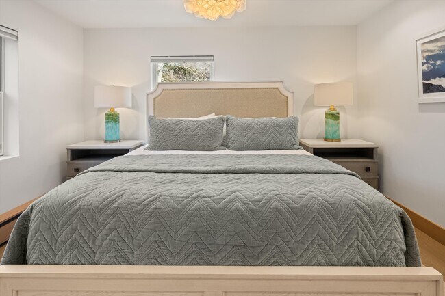 Building Photo - 447 E Cooper Ave