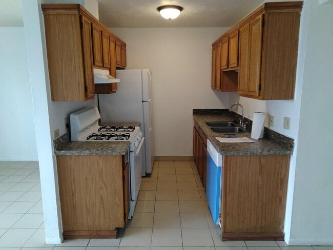 Building Photo - Expo 247 with 2 bed, 1 Bath, 800 SF with A...