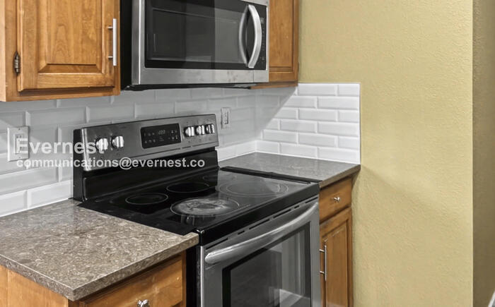 Building Photo - 1006 E 15th Ave