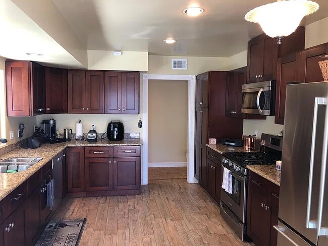 Building Photo - 3329 Palos Verdes Dr N
