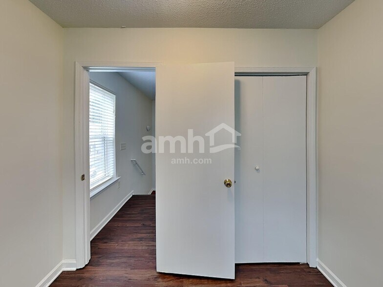 Building Photo - 8127 Deodora Cedar Ln