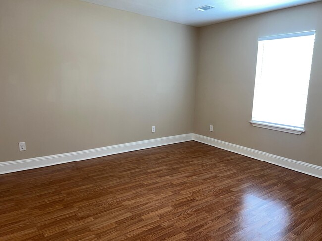 Building Photo - 202 Shetland Dr
