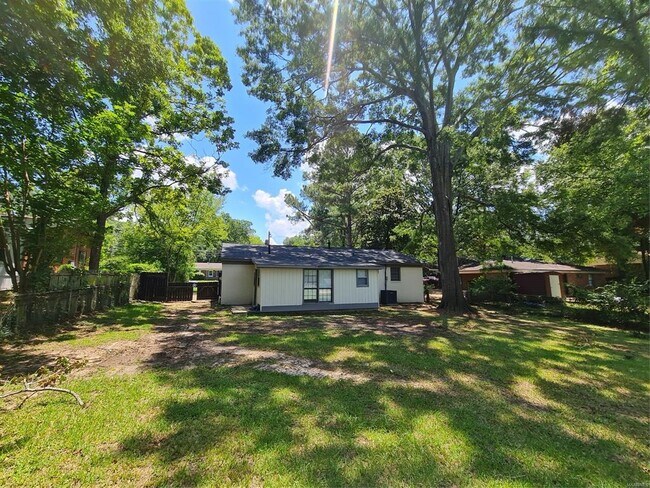 Building Photo - 1128 Karen Rd