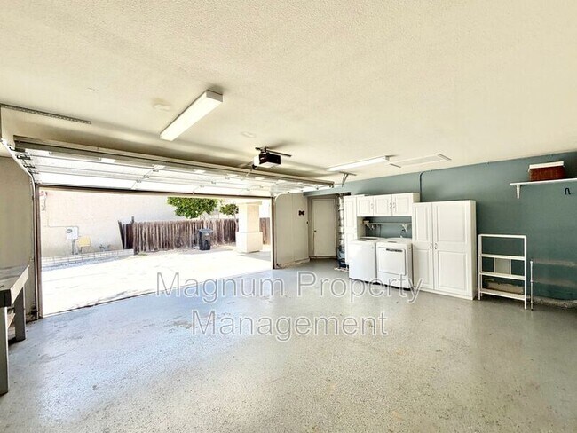Building Photo - 39721 Rustic Glen Dr