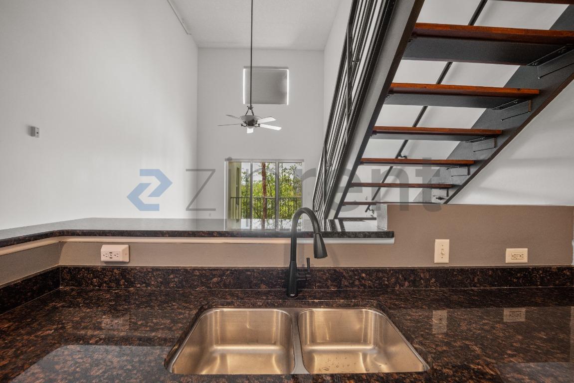 Building Photo - 1501 Doyle Carlton Dr