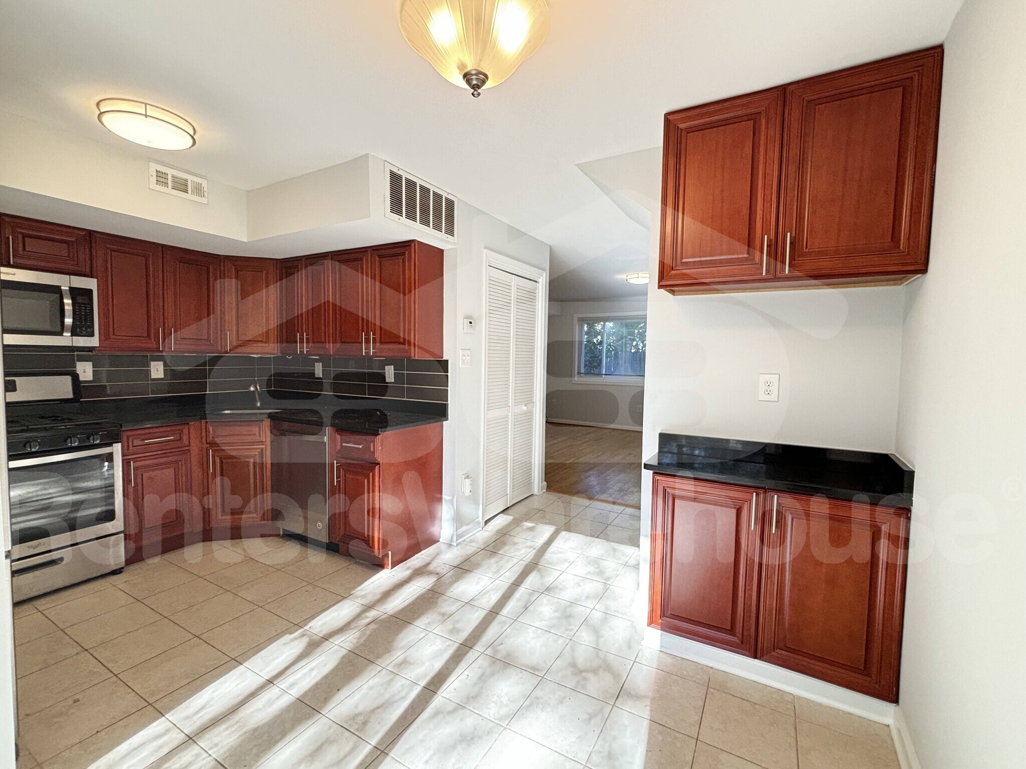 Building Photo - 1216 Westview Terrace
