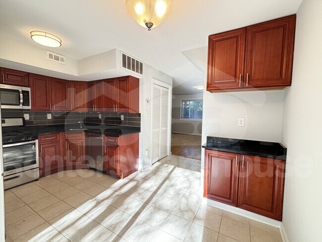 Building Photo - 1216 Westview Terrace