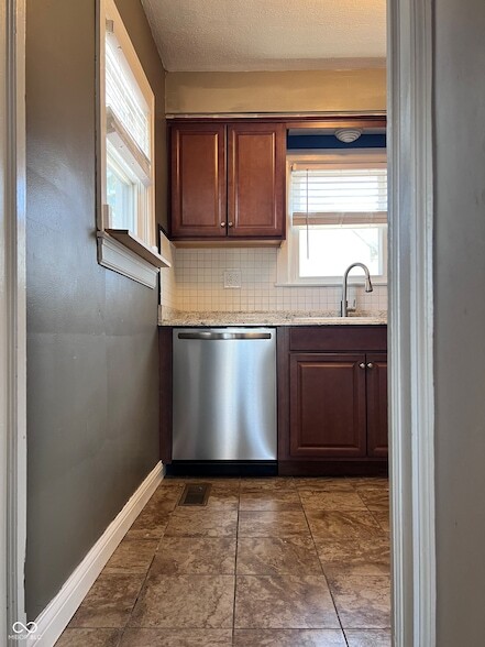 Building Photo - 1524 E 46th St