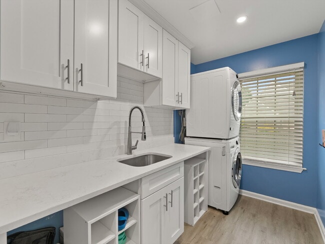 Building Photo - "Stunning 4-Bed Gem with Finished Basement...