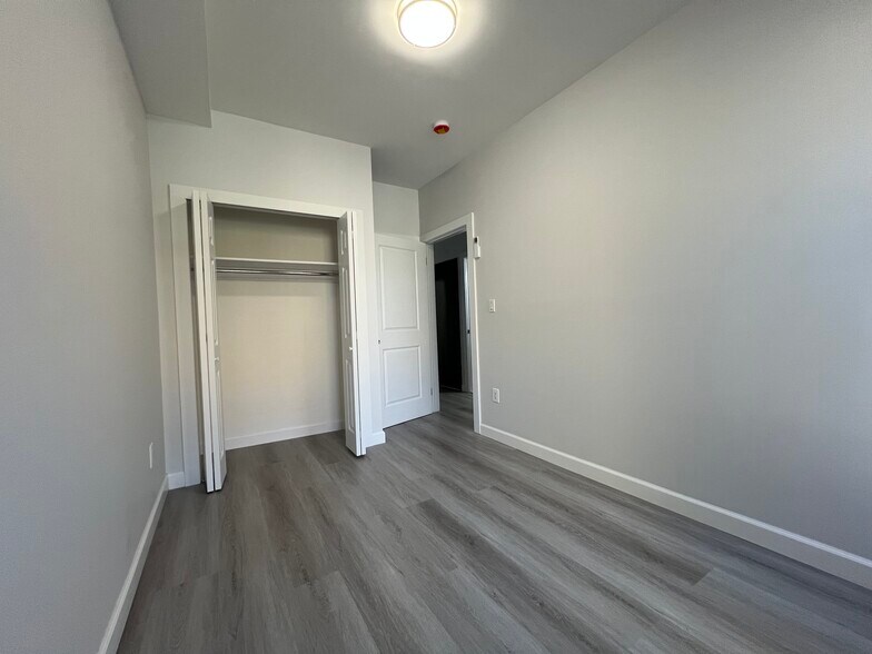 Building Photo - 5022 5th Ave