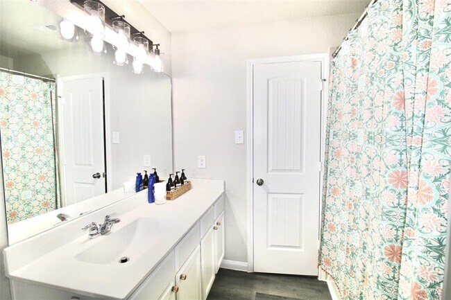 Building Photo - 24930 Adami Veduta Ct