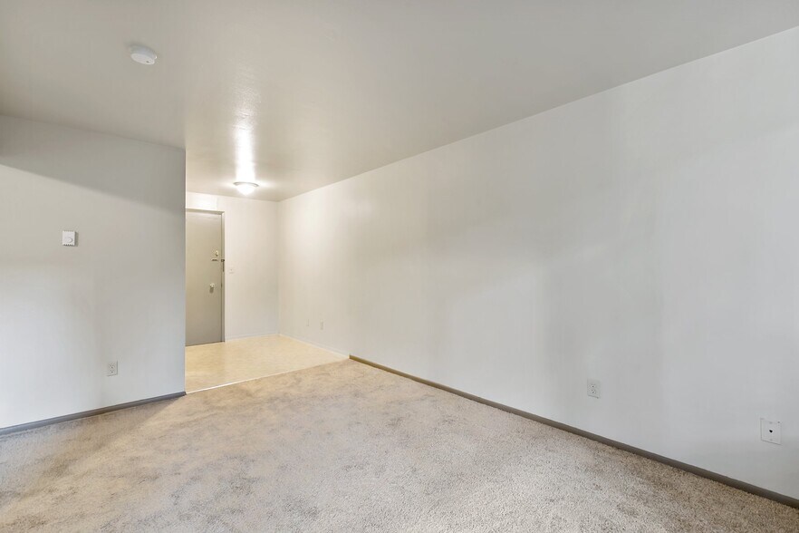 Building Photo - 5515 15th Ave NE