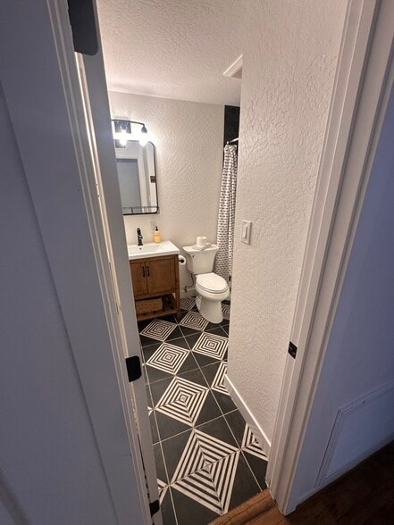 Building Photo - 8143 E Whitton Ave