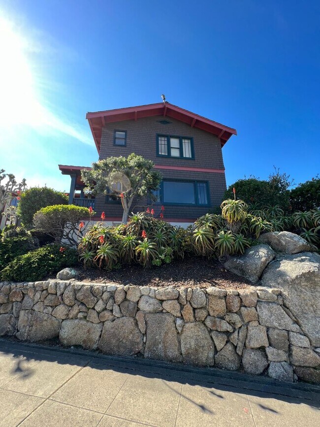 Building Photo - 189C-F-TL-CS