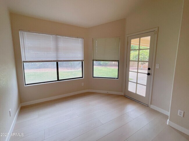 Building Photo - 319 N Riata St