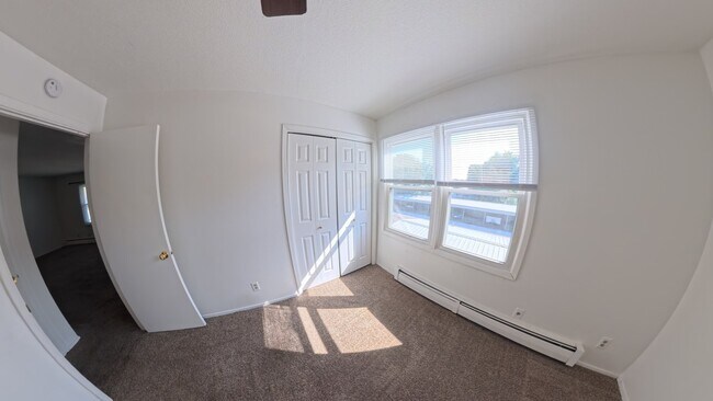 Building Photo - 405 SW Elm St