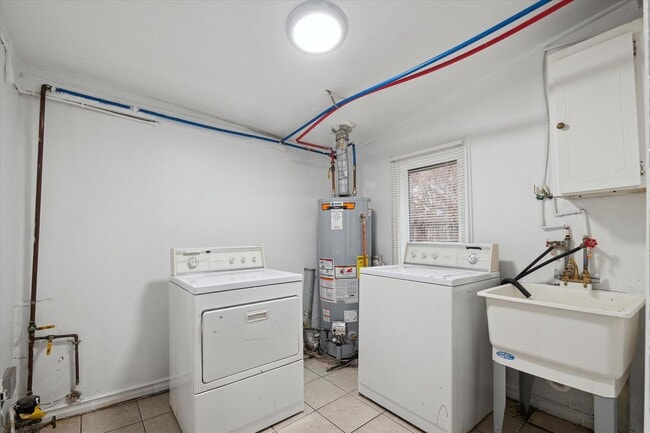 Building Photo - 3 bedroom 2 full bathrooms Warren $1,300