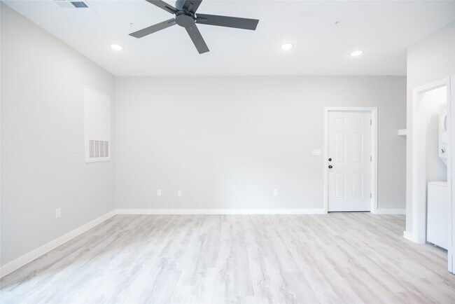 Building Photo - 2101 Reinke Rd