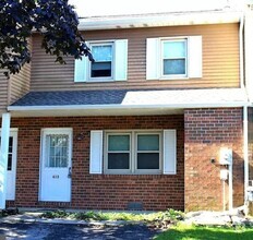 Building Photo - Charming 2 Bedroom Townhome Located in Han...