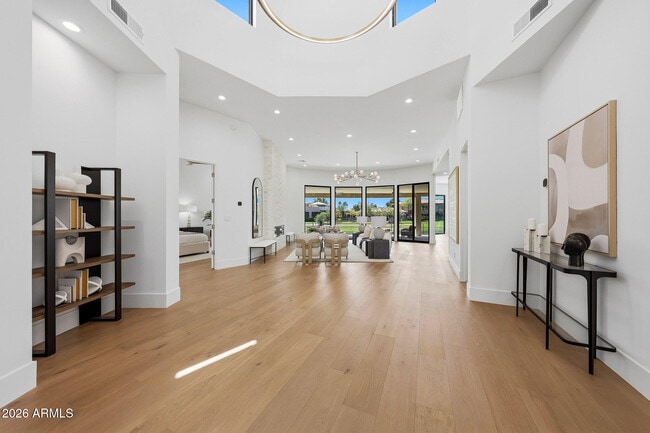 Building Photo - 8429 E Del Camino Dr