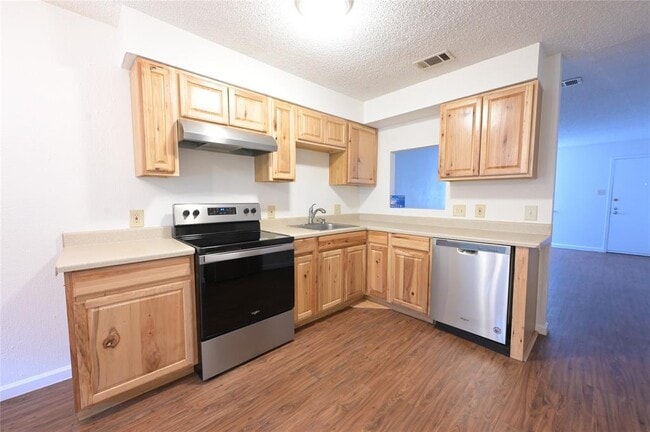 Building Photo - 319 W William Cannon Dr