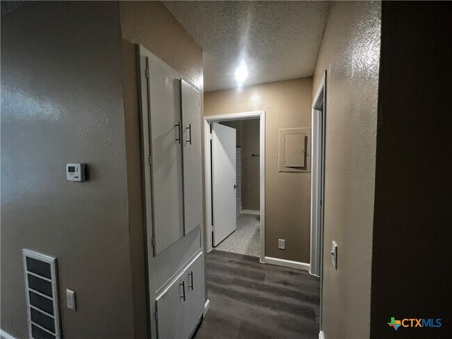 Building Photo - 200 Olsens Acres