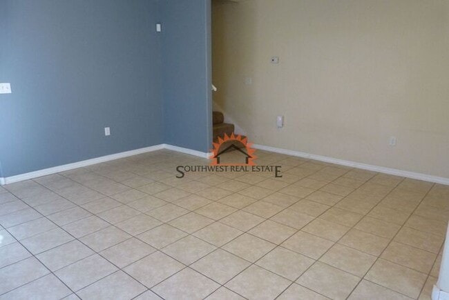 Building Photo - Spacious- 2 bedroom 2.5 bath 1 car garage apartment