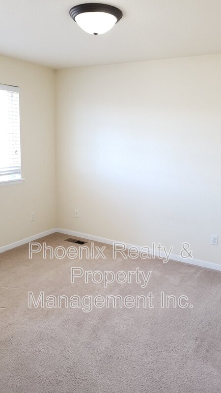 Building Photo - 302 St Ida Cir