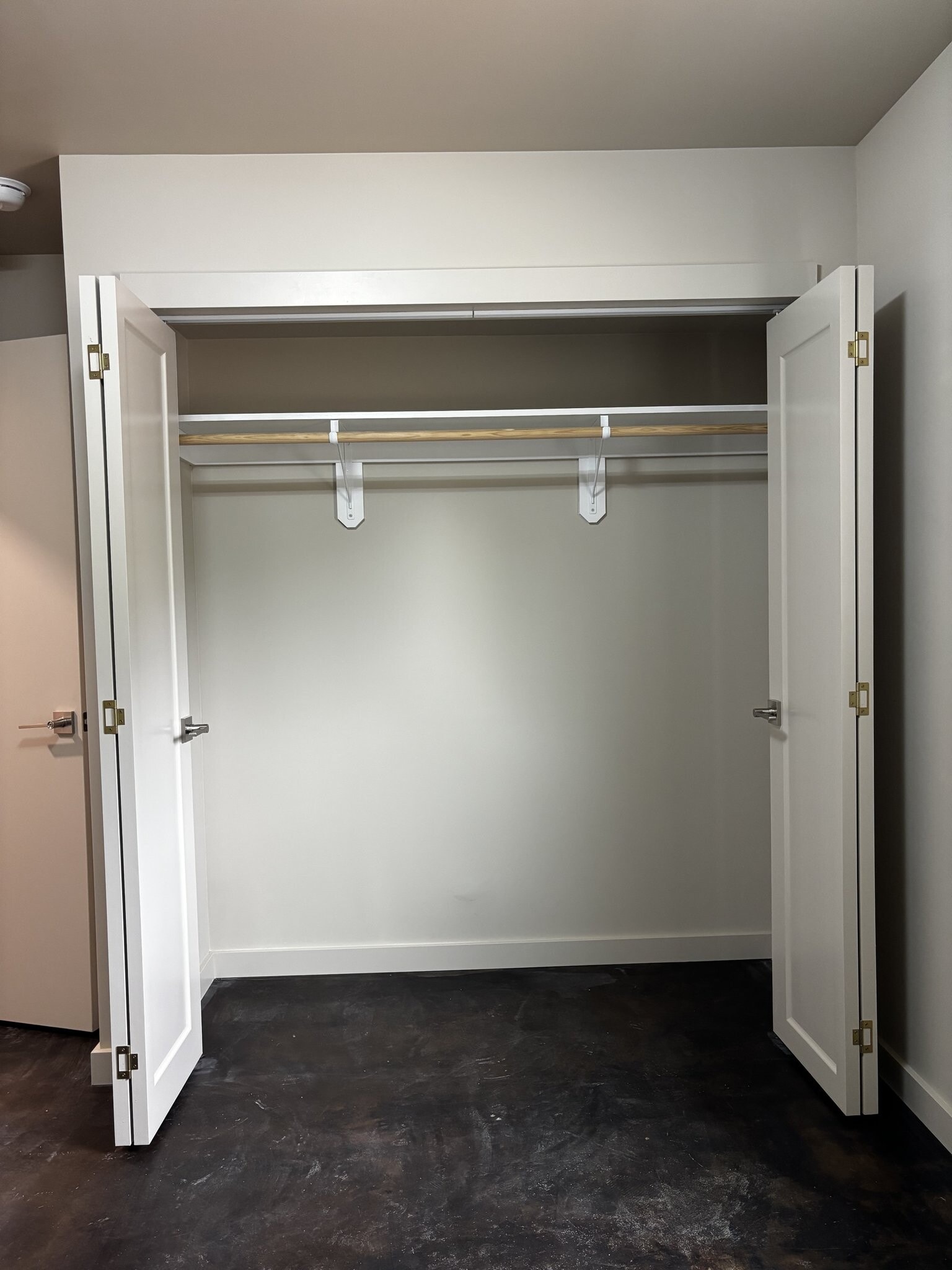 Building Photo - 1414 Silver Cir