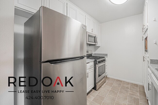 Building Photo - 13444 Moorpark St