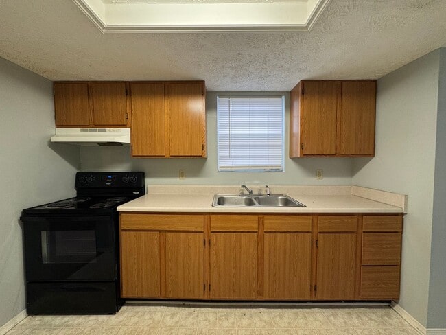 Building Photo - Large 3/2.5 House on Martha Berry Hwy- $1,495