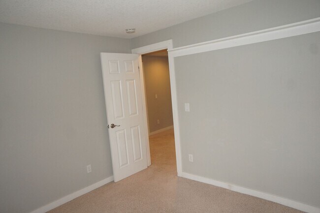 Building Photo - 10602 SW Windsor Pl