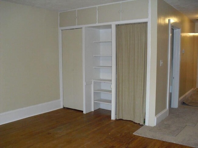 Building Photo - 749 E State St