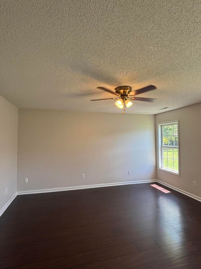 Building Photo - 20 Walden Cir