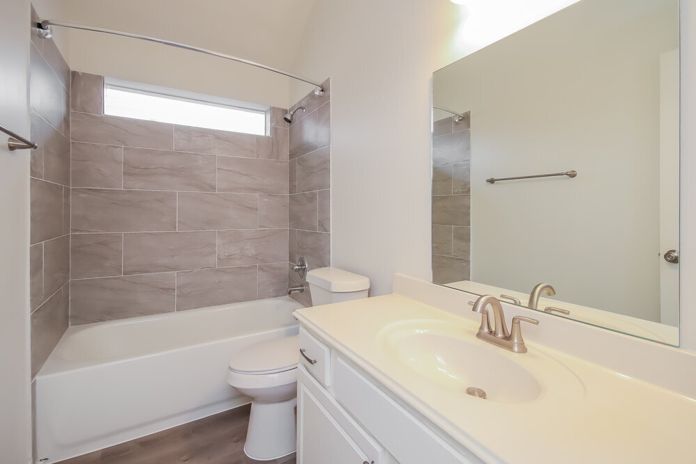 Building Photo - 204 Green Cedar Dr