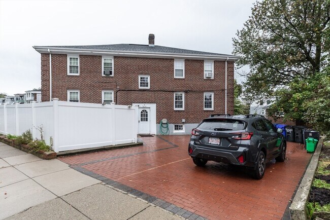Building Photo - 440 Adams St