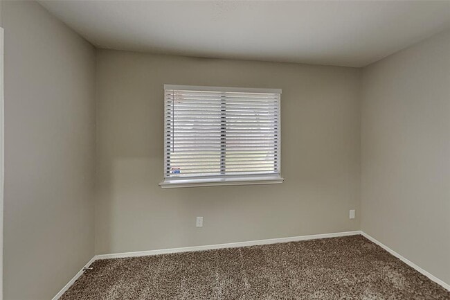 Building Photo - 9903 Jockey Club Dr