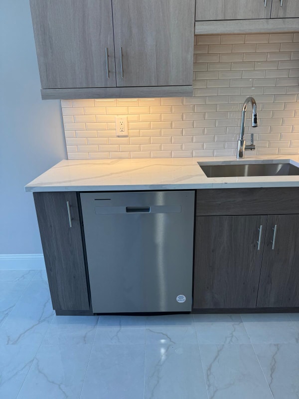 Building Photo - 580 North Ave