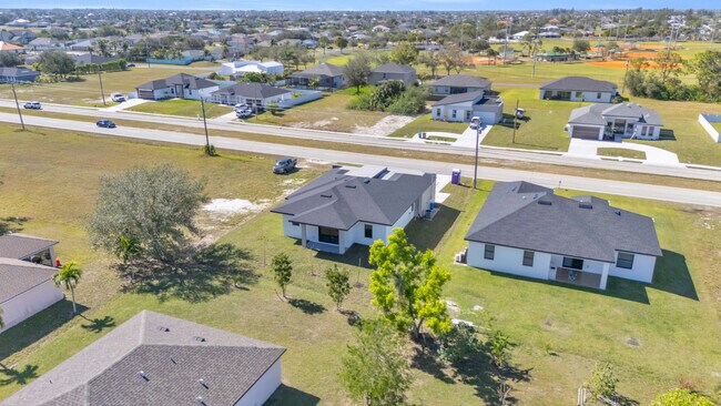 Building Photo - 1021 Chiquita Blvd N
