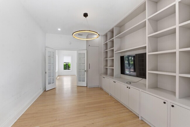 Building Photo - 1615 Monroe St